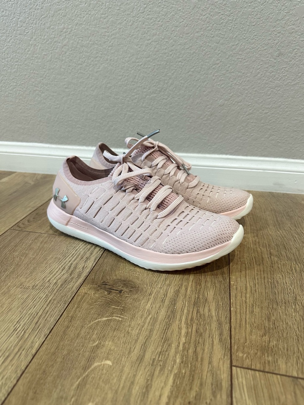 Under Armour slingride 2 women’s tennis shoe - size 9